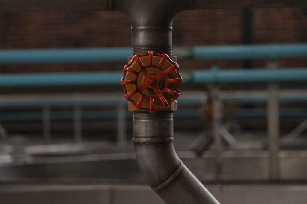 how unclog a main sewer line